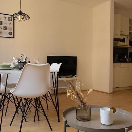 Ferienwohnung Modern - Neu - Gemutlich - Self Checkin - Zentral - Strassenbahn 38 Zum Ring Wien Exterior foto