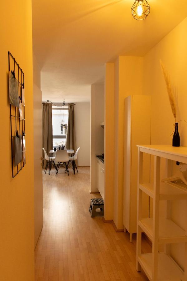 Ferienwohnung Modern - Neu - Gemutlich - Self Checkin - Zentral - Strassenbahn 38 Zum Ring Wien Exterior foto