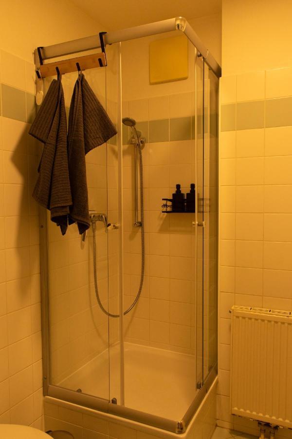Ferienwohnung Modern - Neu - Gemutlich - Self Checkin - Zentral - Strassenbahn 38 Zum Ring Wien Exterior foto