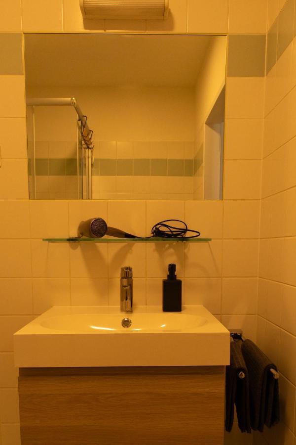 Ferienwohnung Modern - Neu - Gemutlich - Self Checkin - Zentral - Strassenbahn 38 Zum Ring Wien Exterior foto